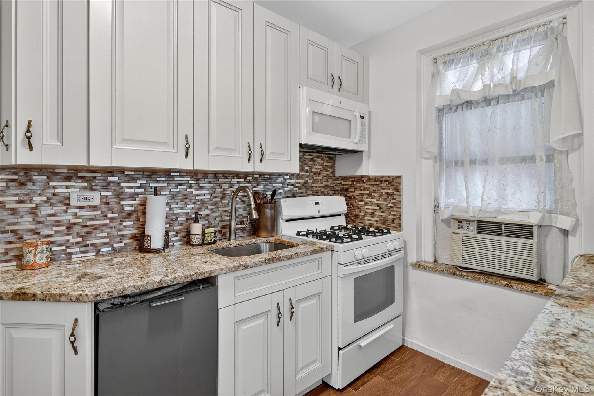 601 Pelham Parkway N # 106, Bronx, NY 10467