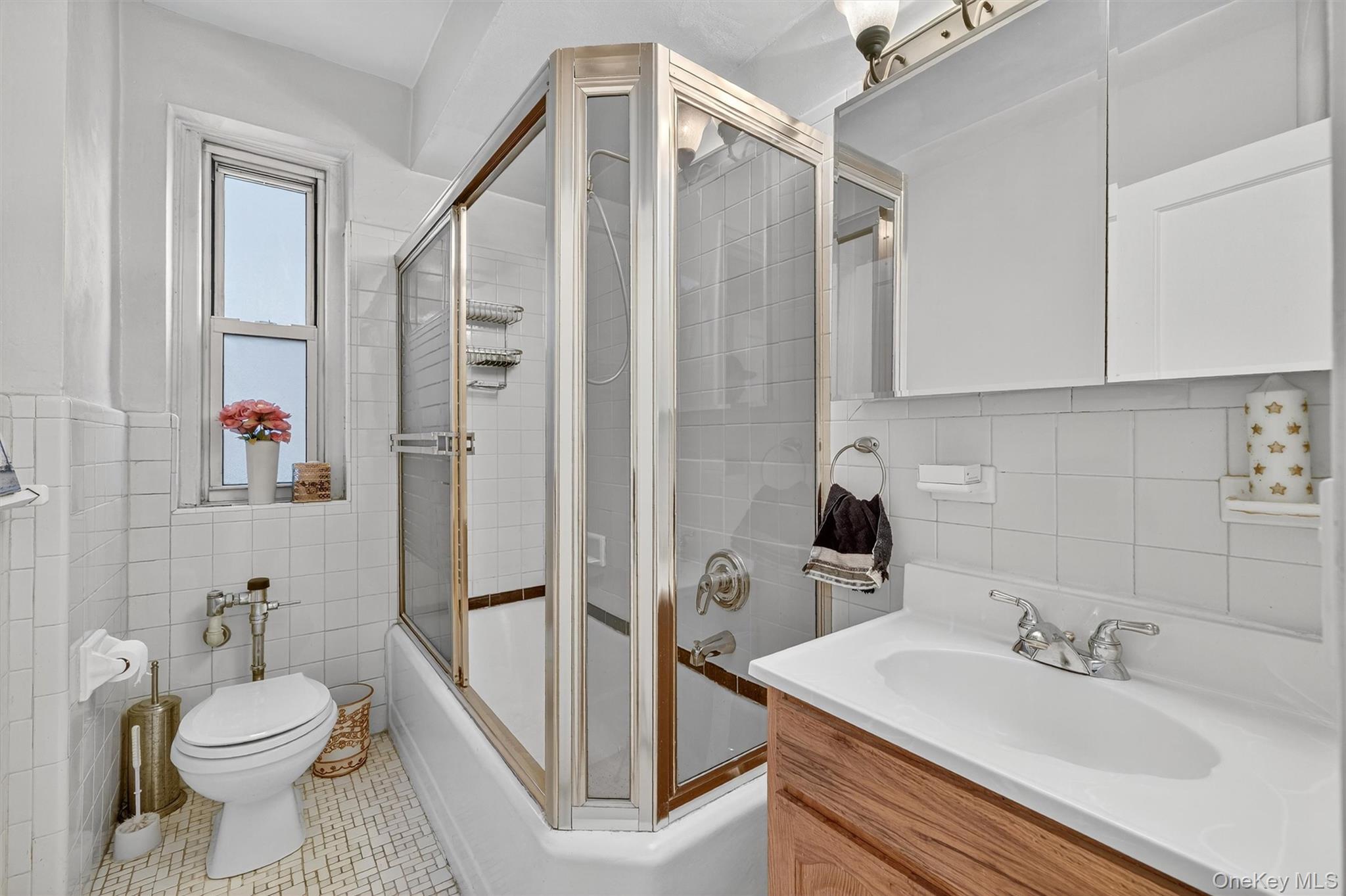 601 Pelham Parkway N # 106, Bronx, NY 10467