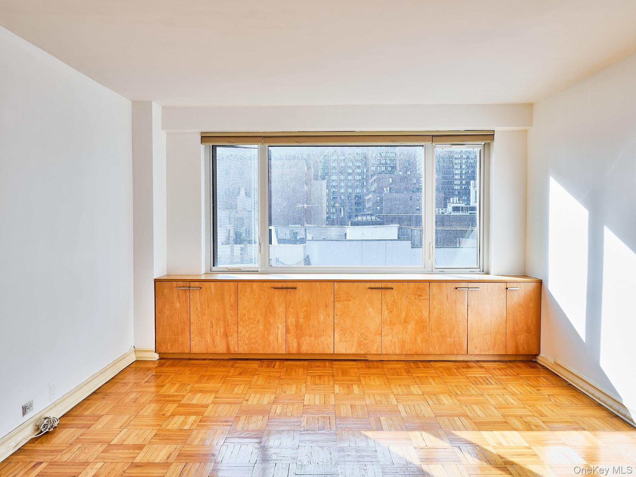 411 E 53rd Street # 8L, New York (Manhattan), NY 10022