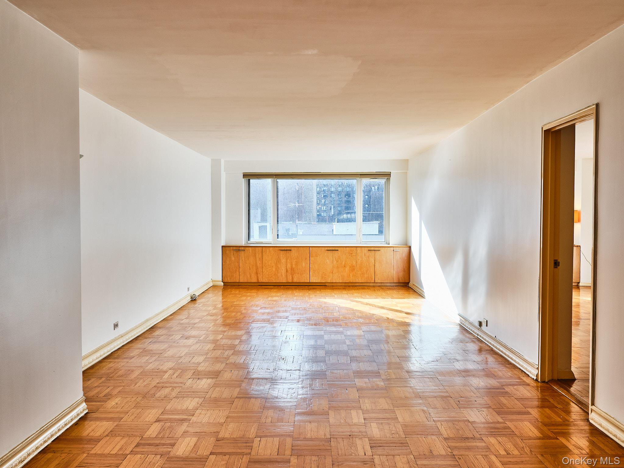 411 E 53rd Street # 8L, New York (Manhattan), NY 10022