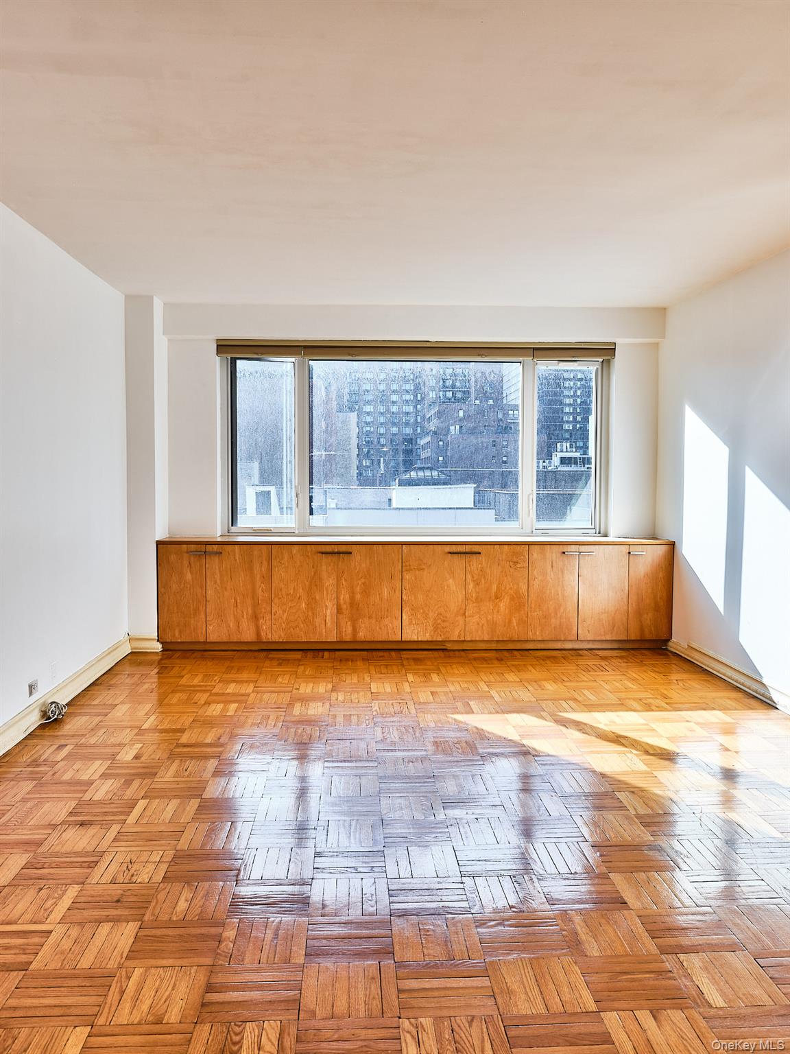411 E 53rd Street # 8L, New York (Manhattan), NY 10022