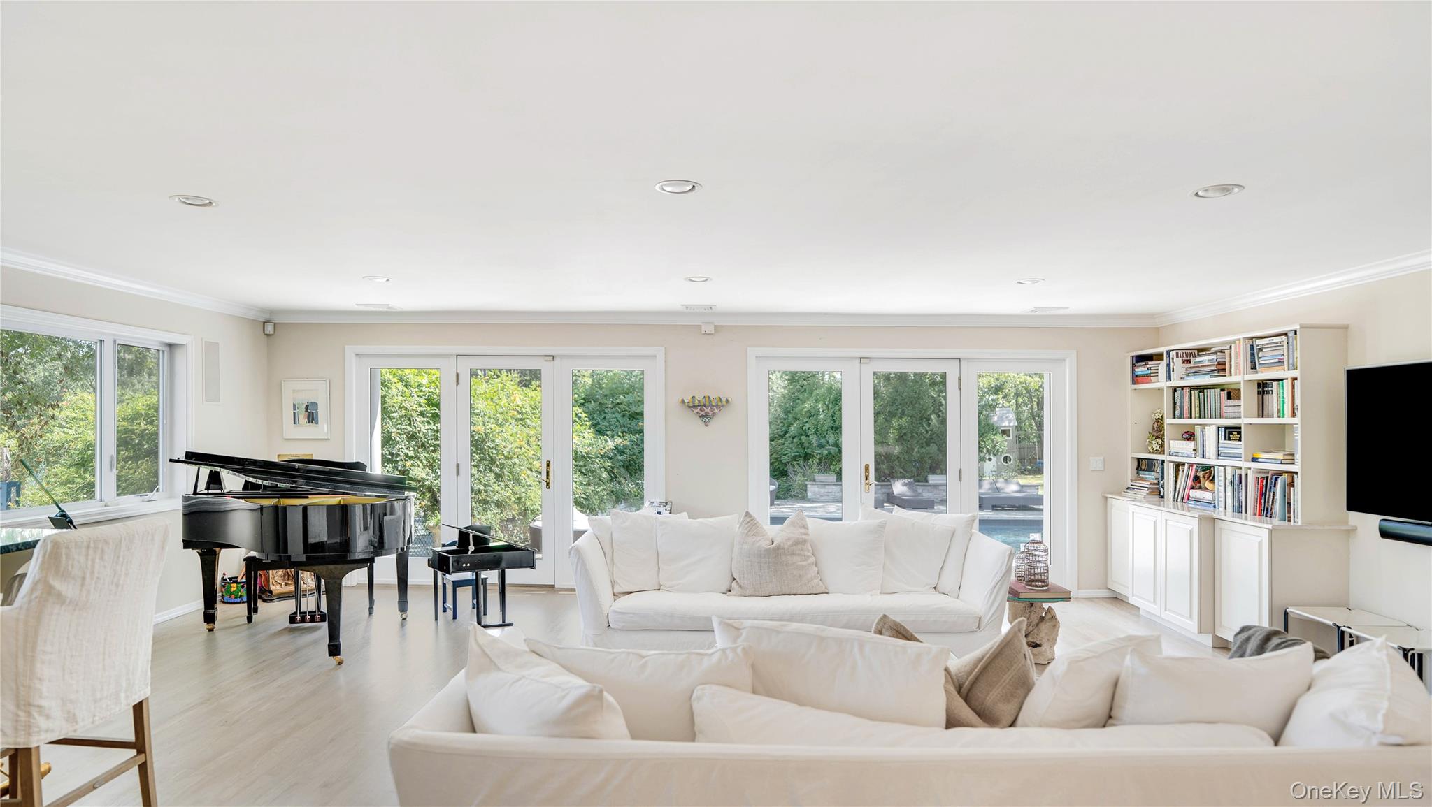 9 Rosebud Lane, East Quogue, NY 11959