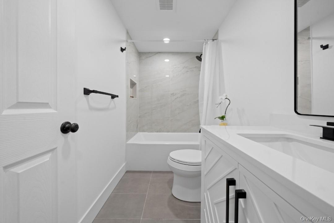 72 Oak Avenue, Riverhead, NY 11901