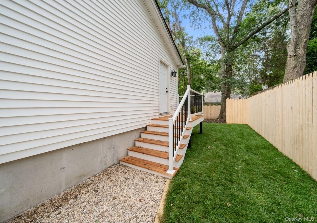 72 Oak Avenue, Riverhead, NY 11901