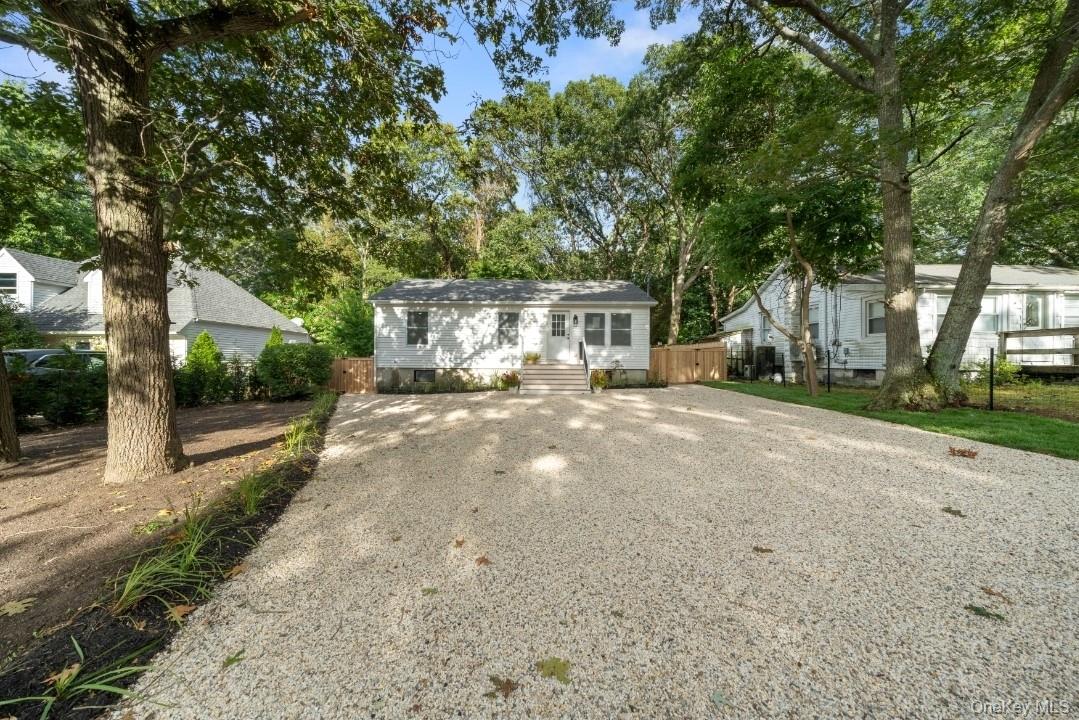 72 Oak Avenue, Riverhead, NY 11901
