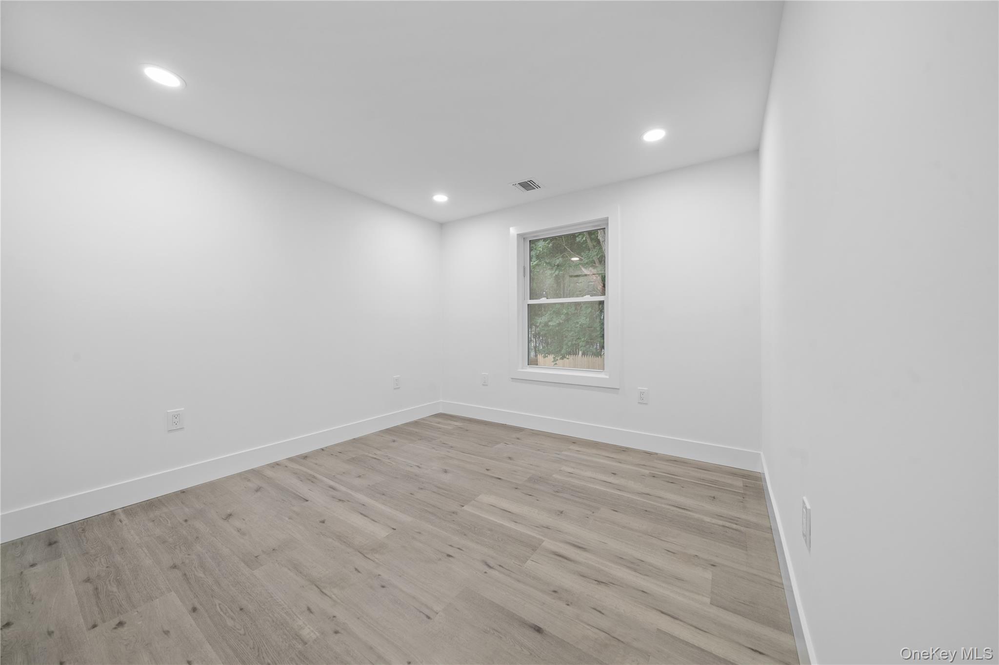 72 Oak Avenue, Riverhead, NY 11901