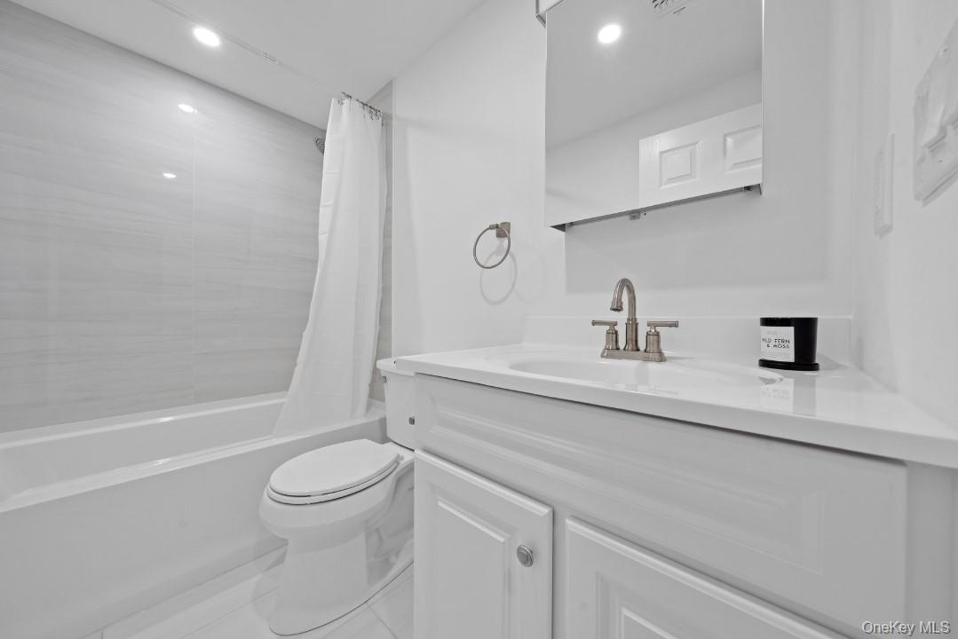 72 Oak Avenue, Riverhead, NY 11901