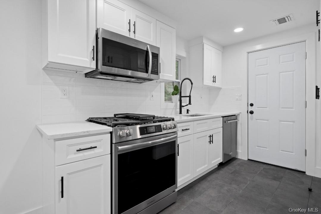 72 Oak Avenue, Riverhead, NY 11901