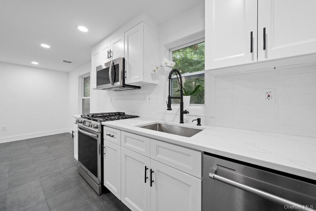 72 Oak Avenue, Riverhead, NY 11901