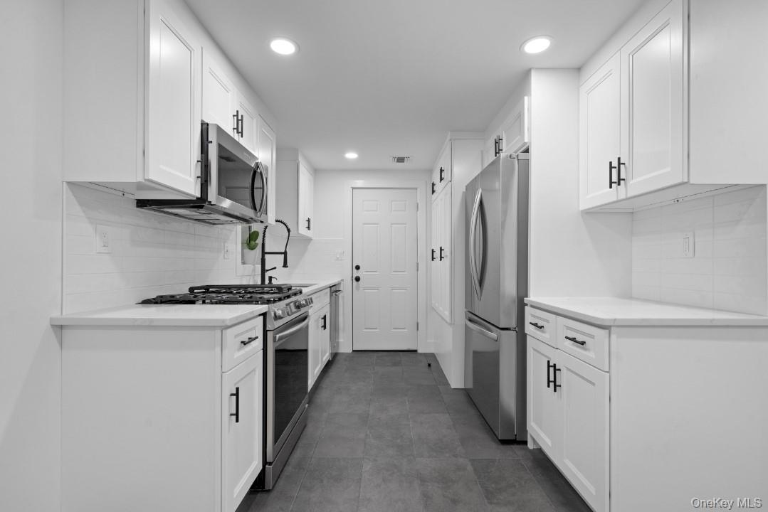 72 Oak Avenue, Riverhead, NY 11901