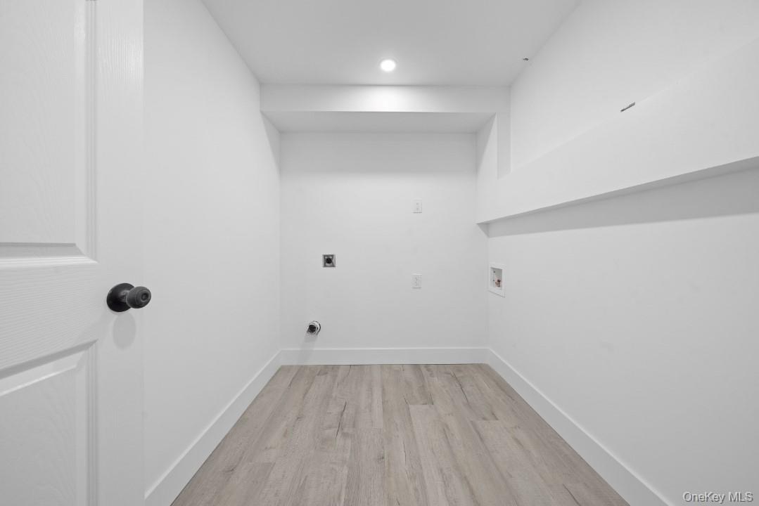 72 Oak Avenue, Riverhead, NY 11901