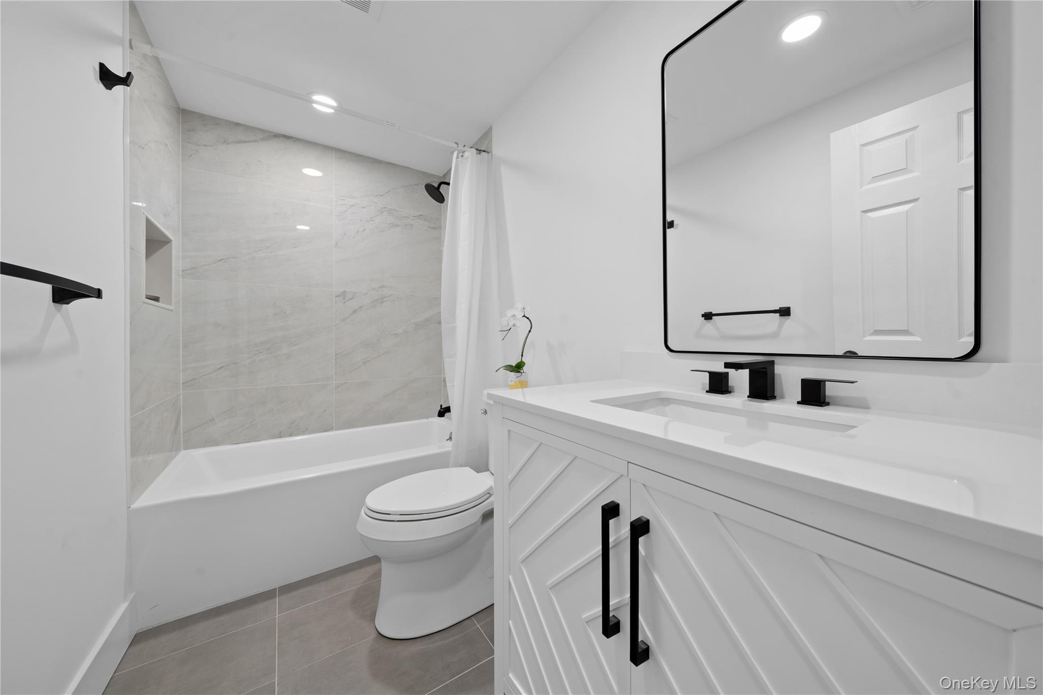 72 Oak Avenue, Riverhead, NY 11901