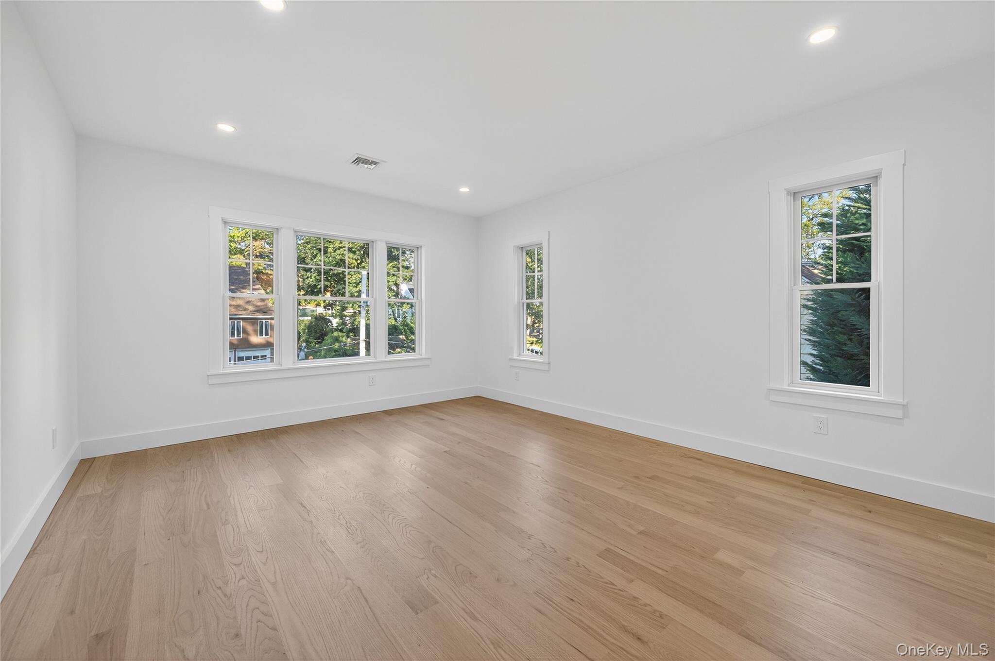 5 Pepperday Avenue, Port Washington, NY 11050