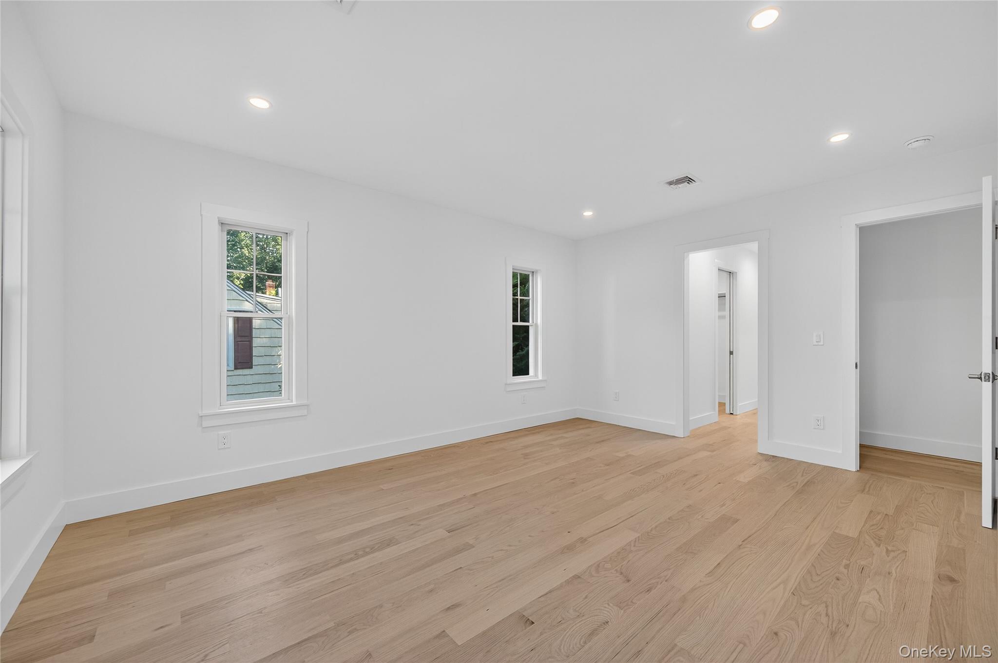 5 Pepperday Avenue, Port Washington, NY 11050