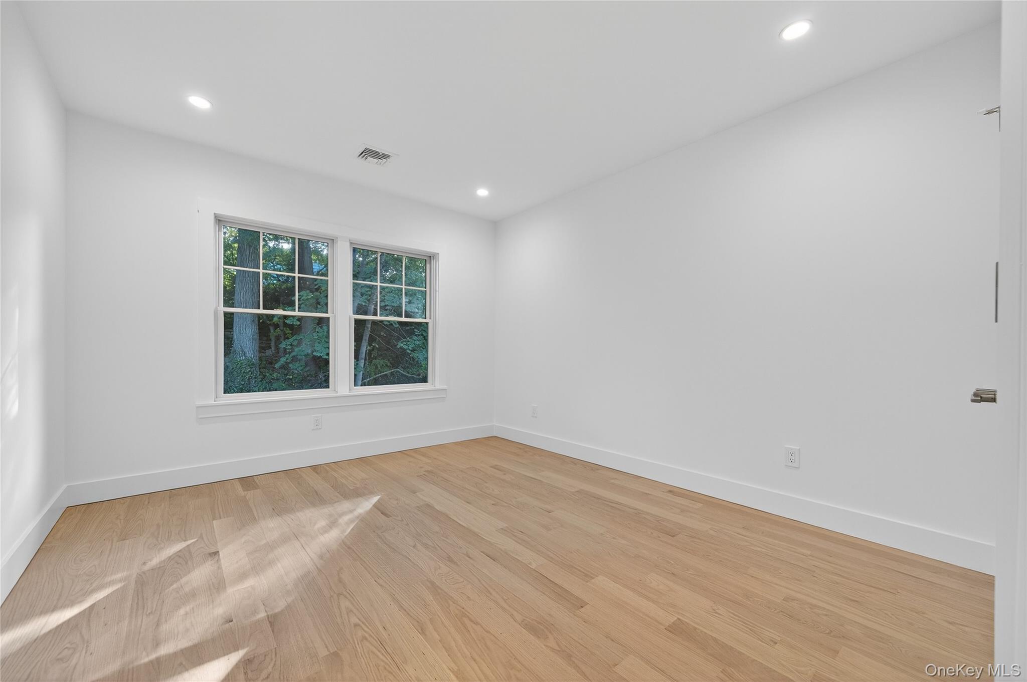 5 Pepperday Avenue, Port Washington, NY 11050