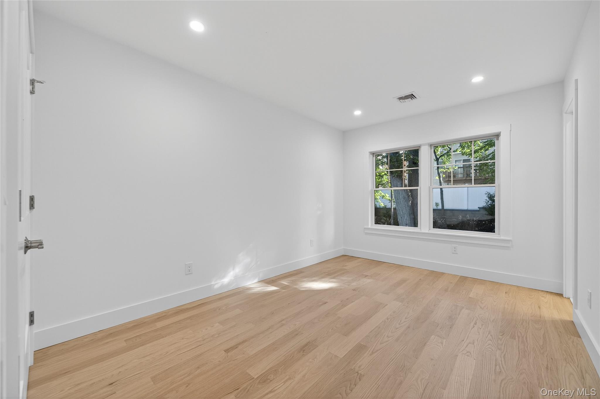 5 Pepperday Avenue, Port Washington, NY 11050