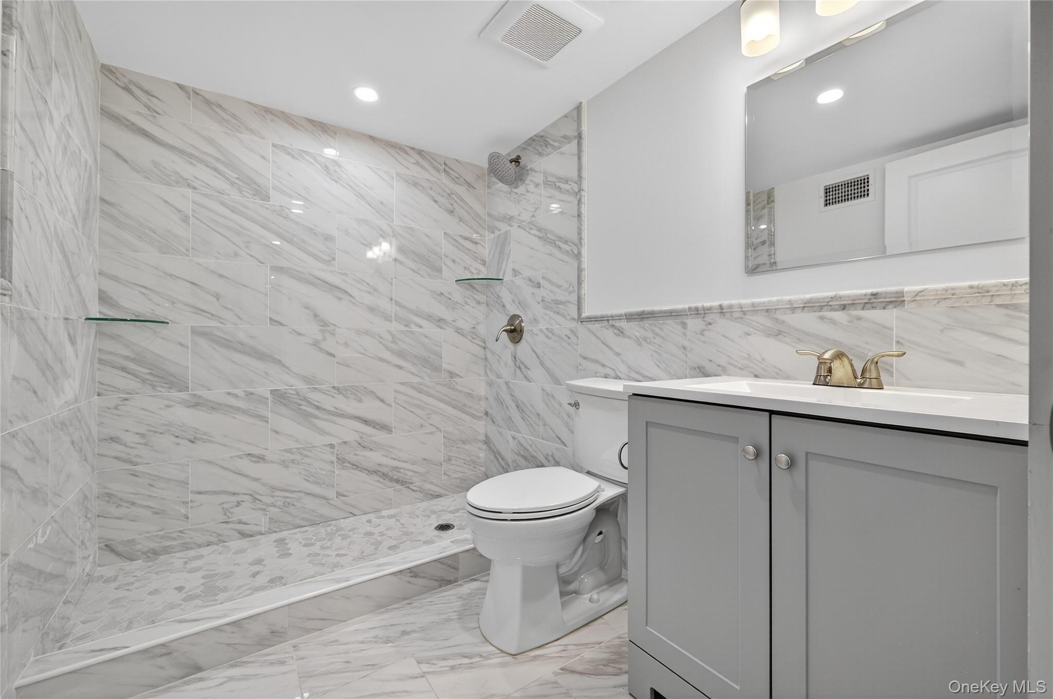 5 Pepperday Avenue, Port Washington, NY 11050