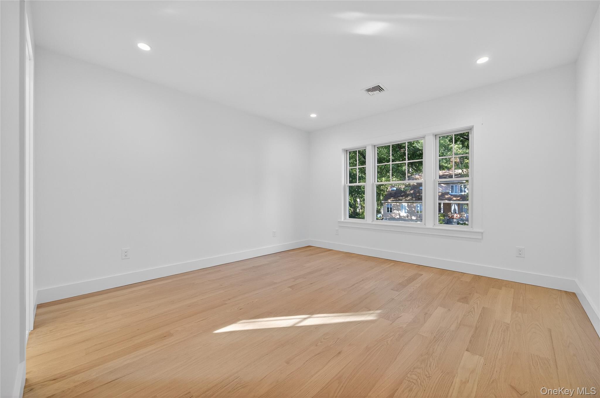 5 Pepperday Avenue, Port Washington, NY 11050