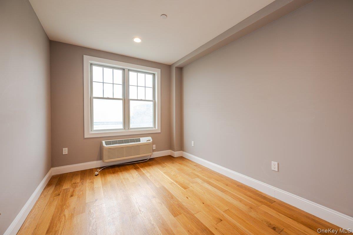 661 W Broadway # 403, Long Beach, NY 11561