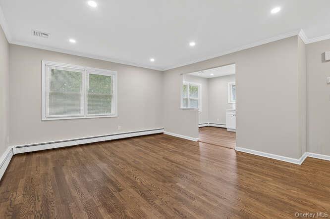 39 YENNICOCK, Port Washington, NY 11050