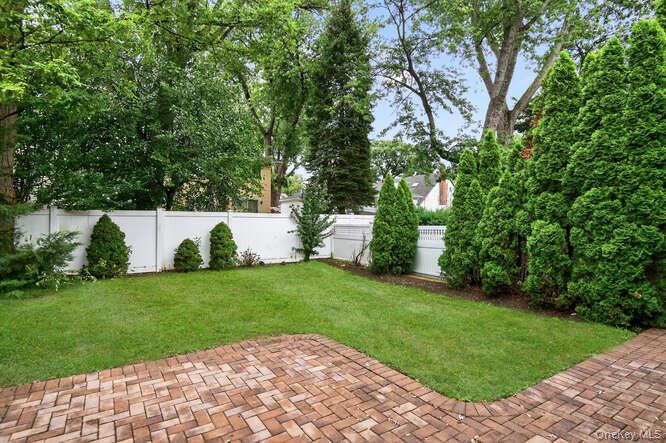 39 YENNICOCK, Port Washington, NY 11050