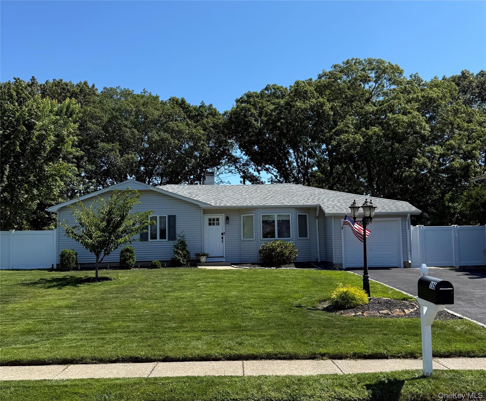 135 Cirrus Road, Holbrook, NY 11741