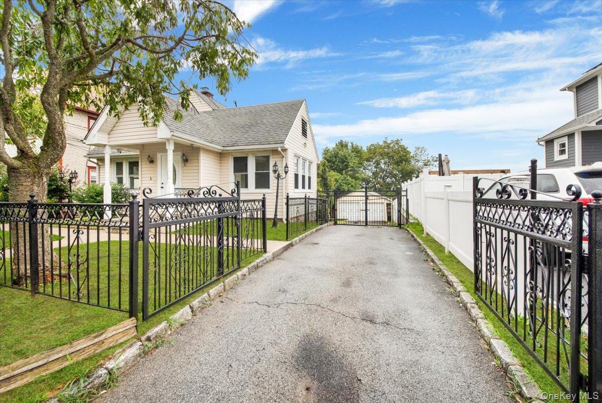 5 Ashland Street, New Rochelle, NY 10801