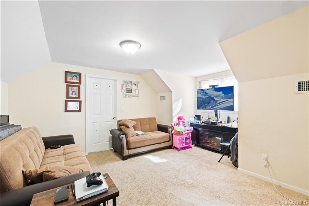 4428 State Route 94, Florida, NY 10921