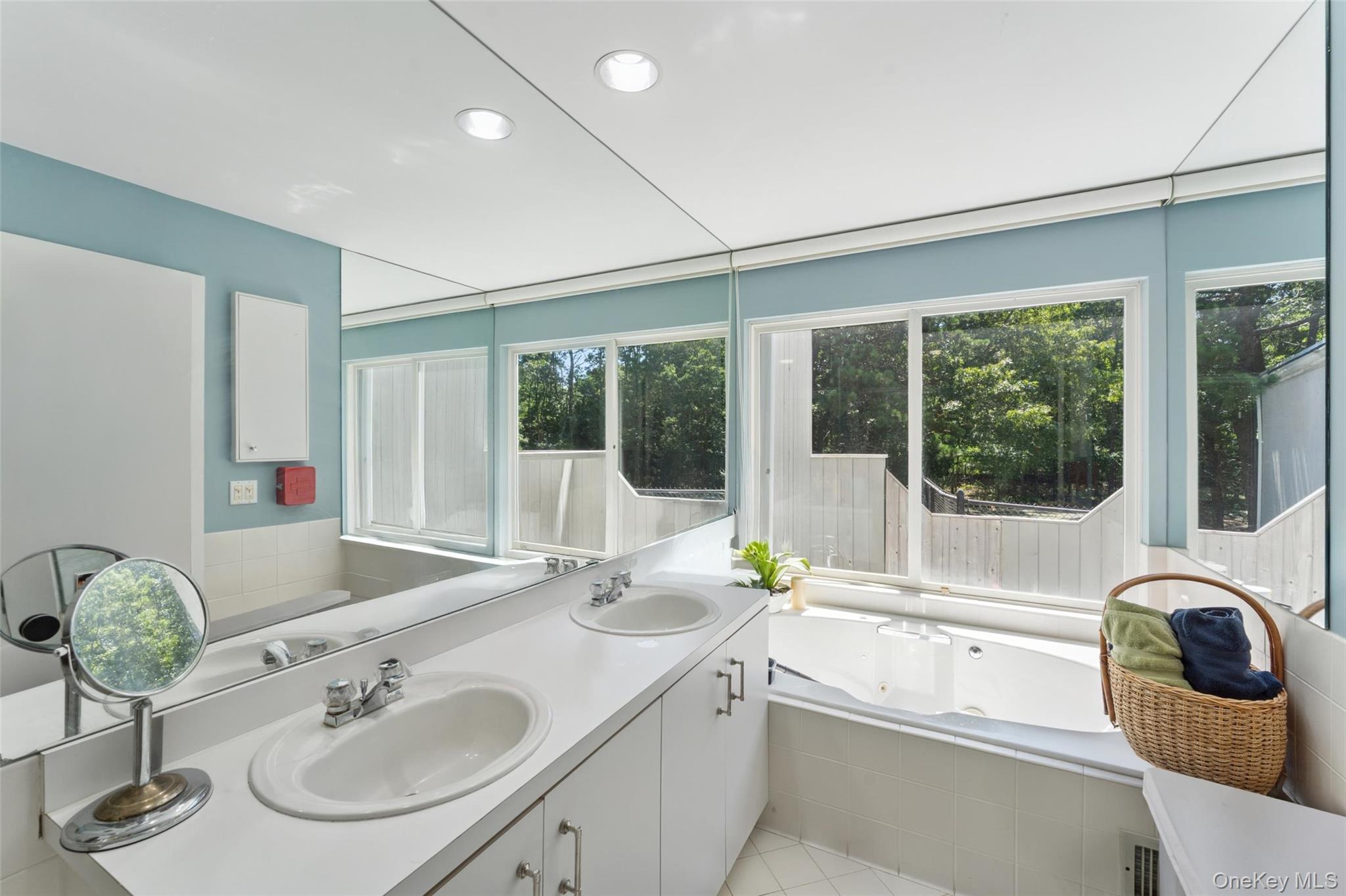 16 Elizabeth Lane, Quogue, NY 11959