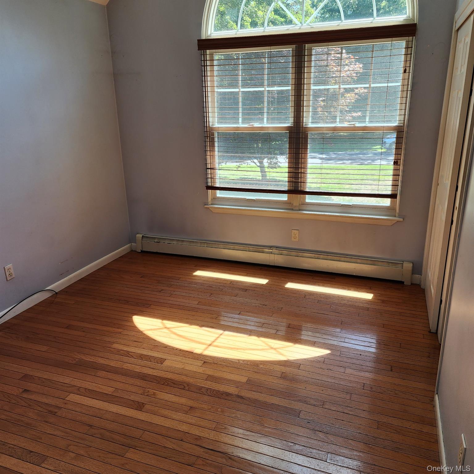 289 Carleton Drive E, Shirley, NY 11967