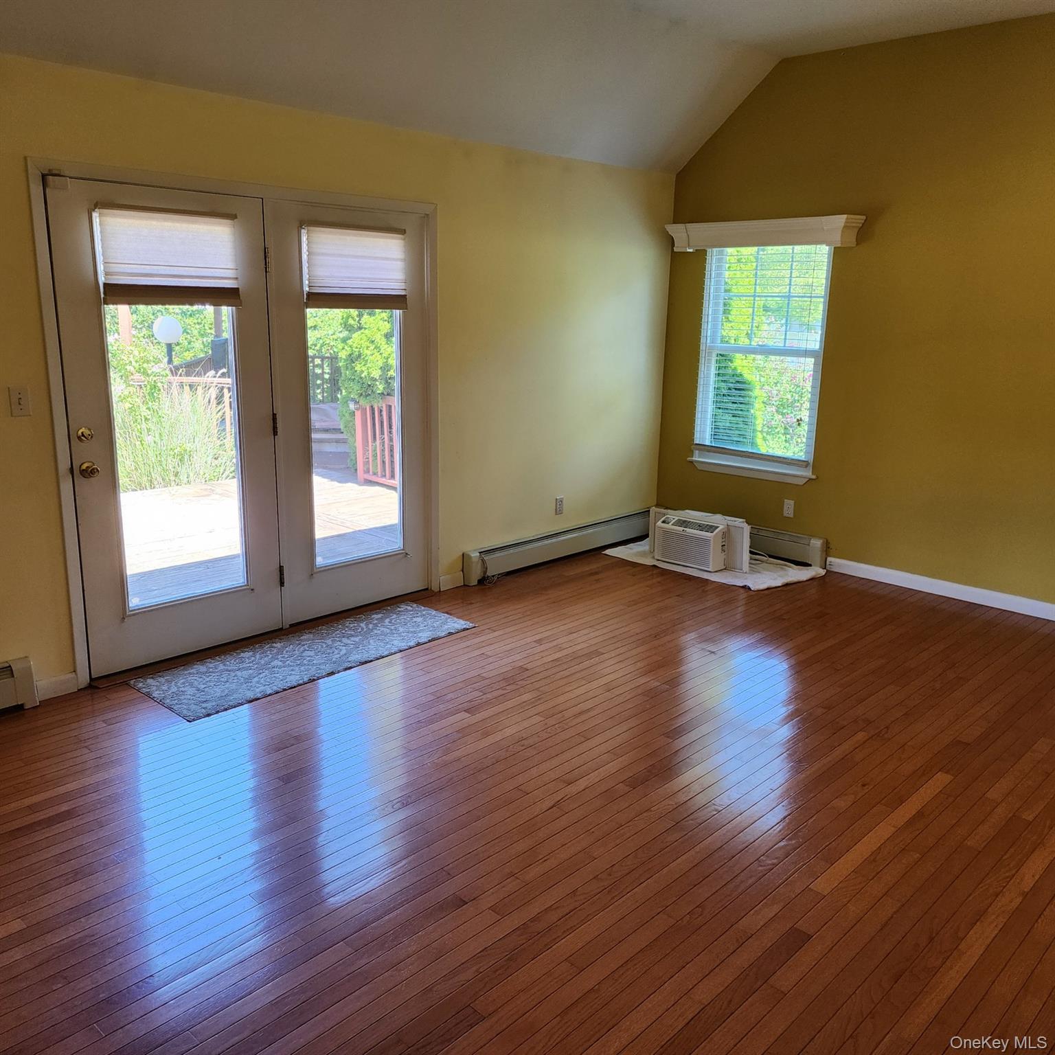 289 Carleton Drive E, Shirley, NY 11967