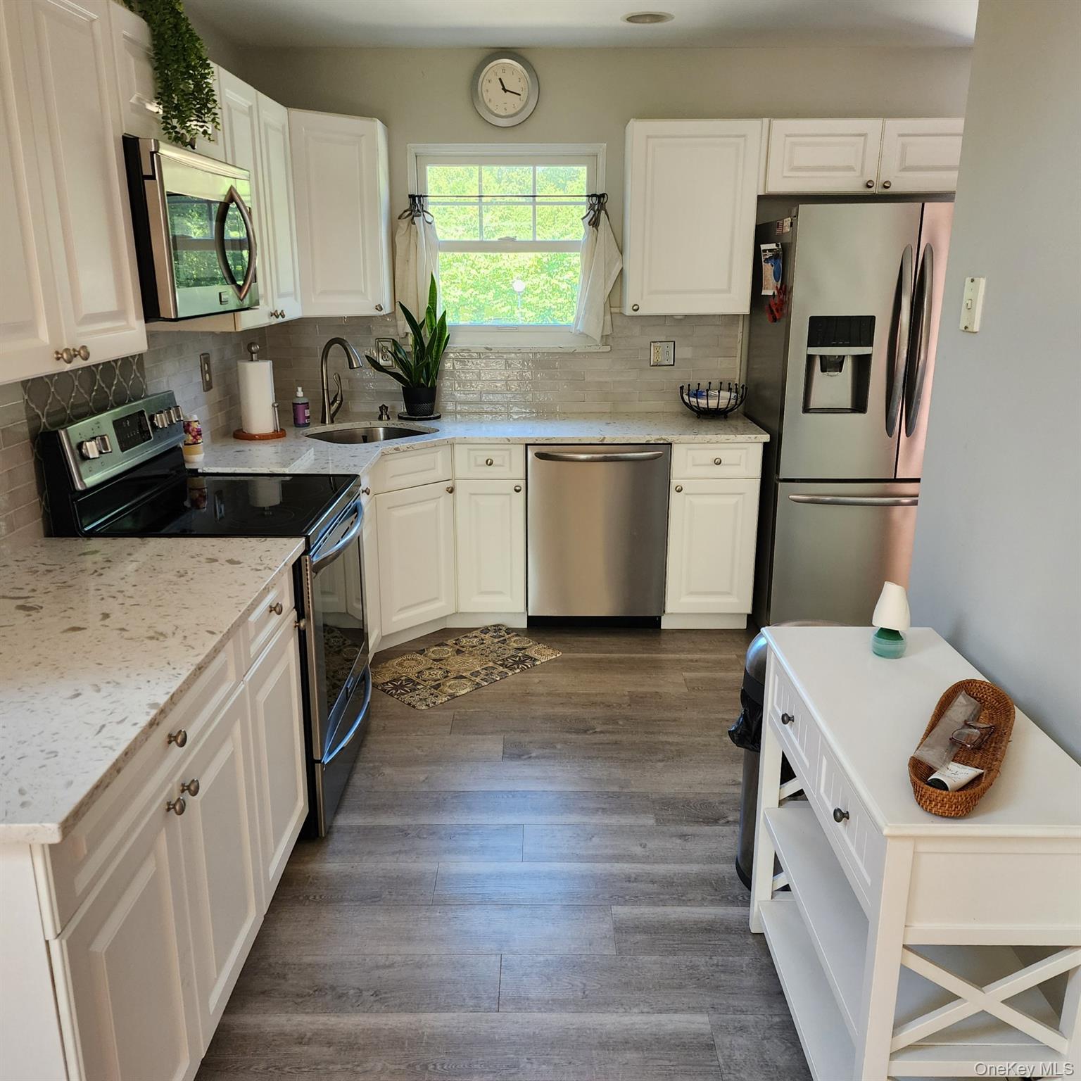 289 Carleton Drive E, Shirley, NY 11967