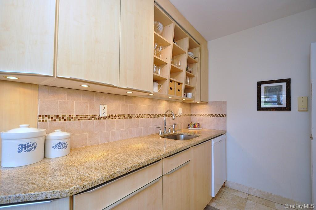 240 Garth Road # 6F2, Scarsdale, NY 10583