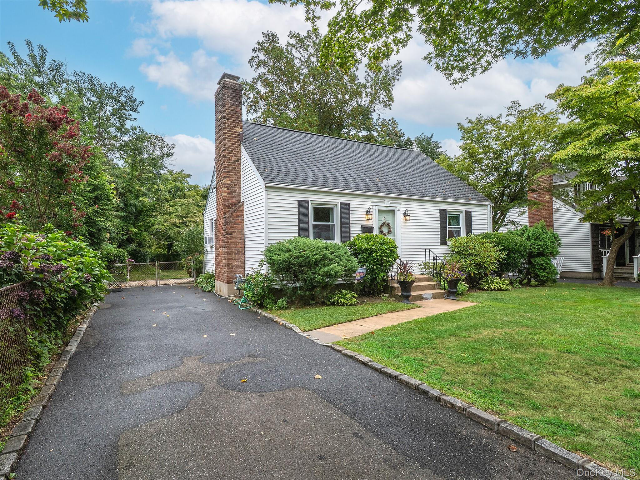 10 Timber Road, Glen Cove, NY 11542