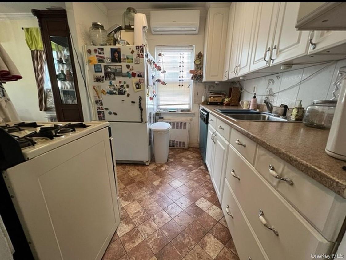 1046 E 32nd Street, Brooklyn, NY 11210