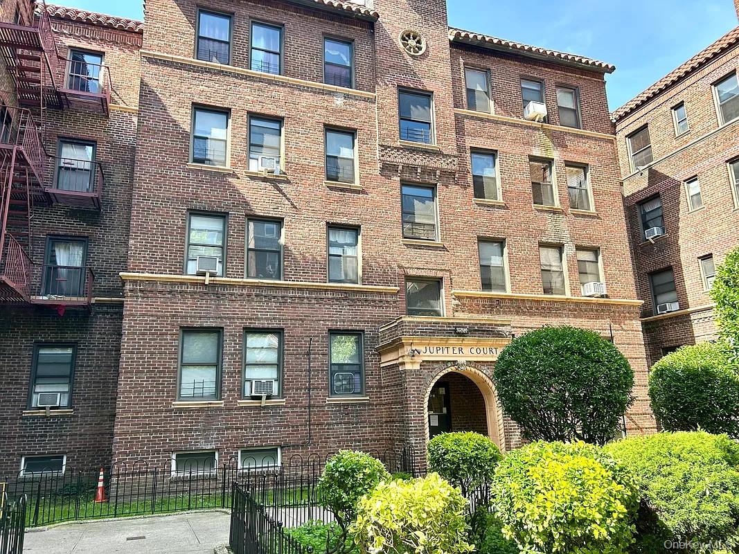 62-64 Saunders Street # D2, Rego Park, NY 11374