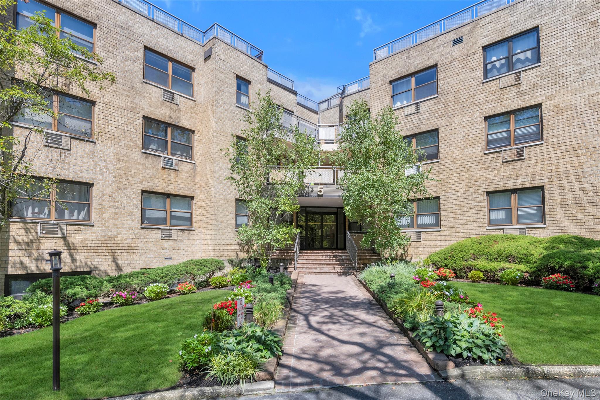 5 Schenck Avenue # 3K, Great Neck, NY 11021