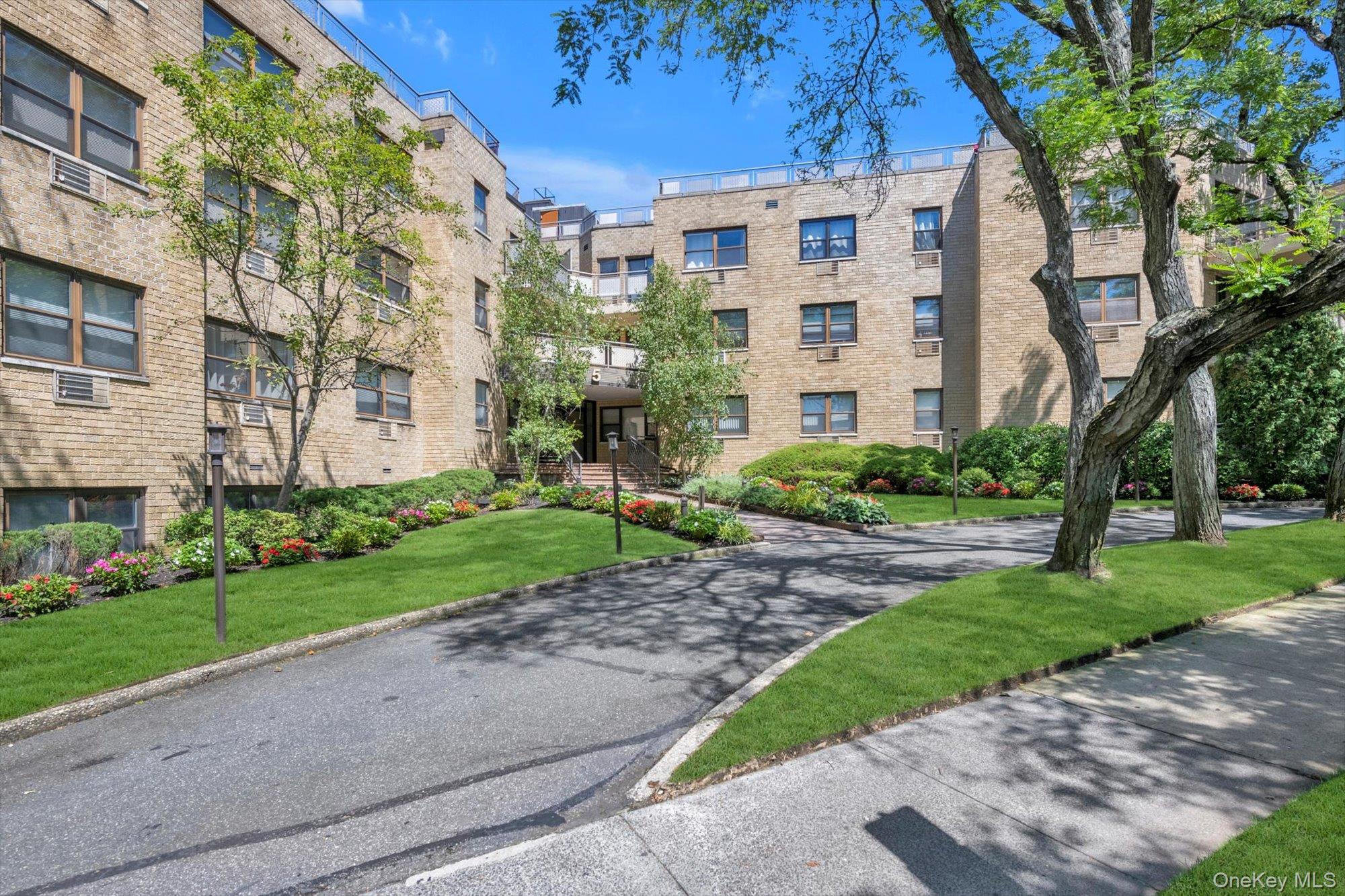 5 Schenck Avenue # 3K, Great Neck, NY 11021