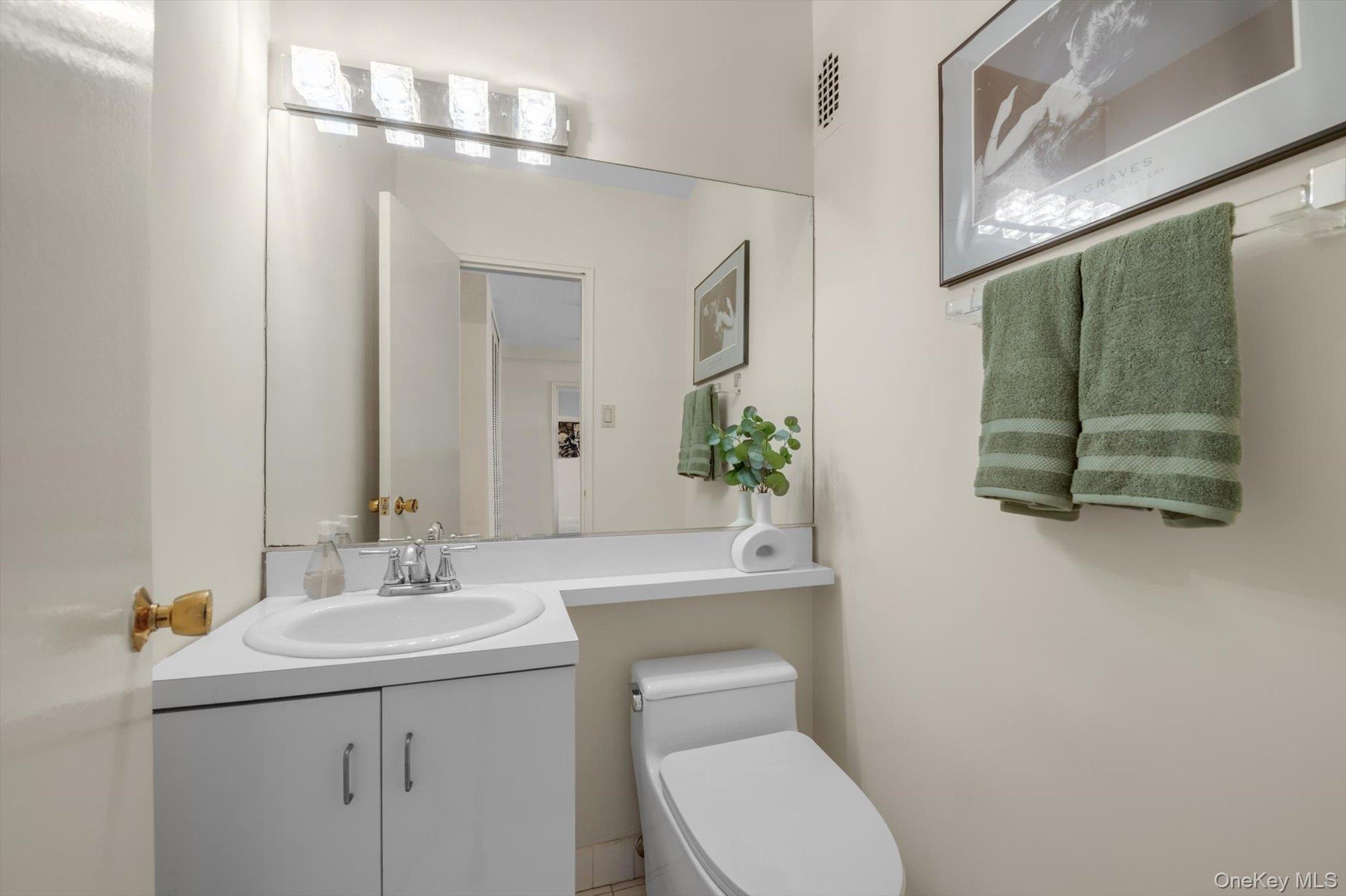 5 Schenck Avenue # 3K, Great Neck, NY 11021