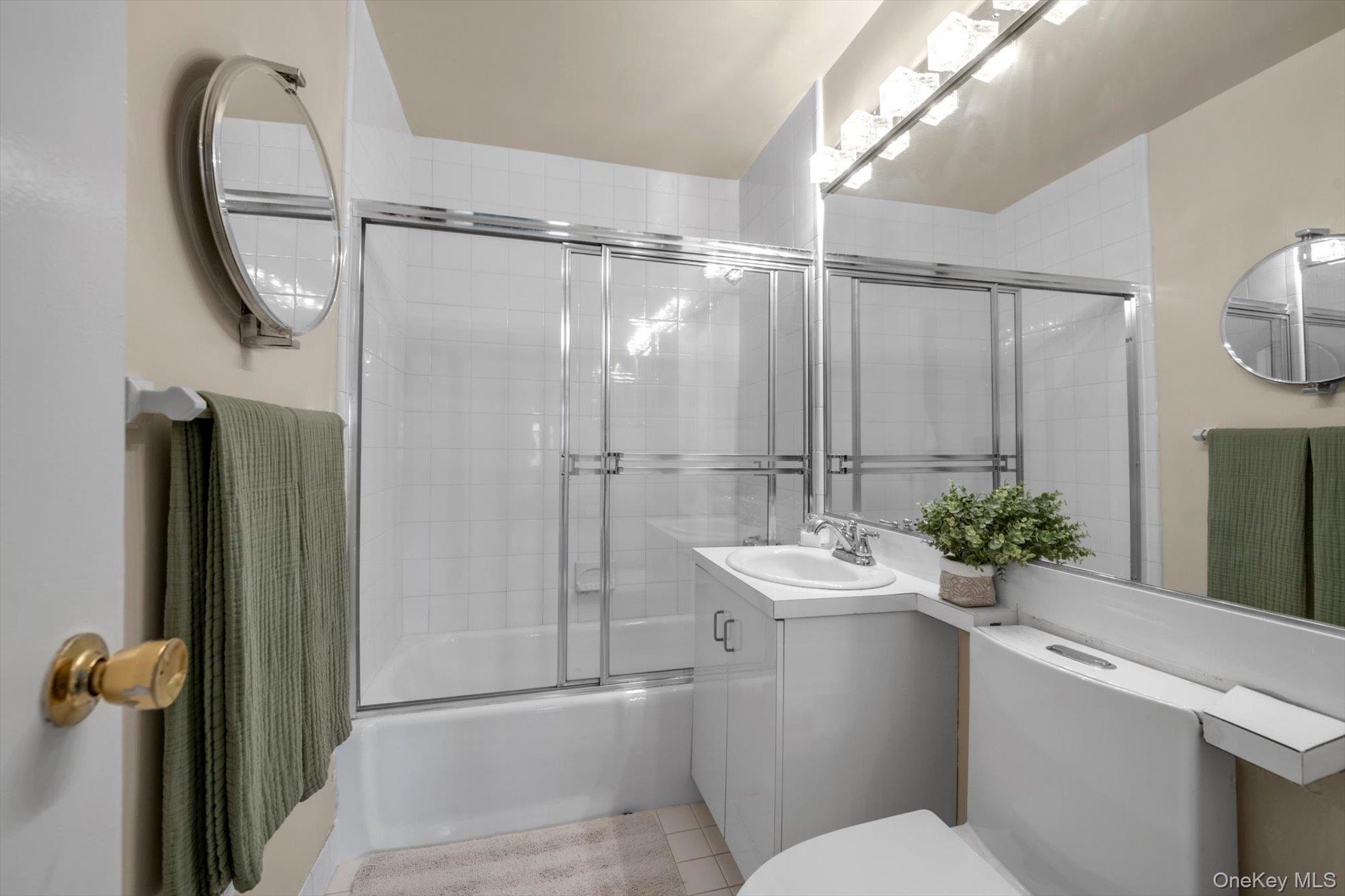 5 Schenck Avenue # 3K, Great Neck, NY 11021