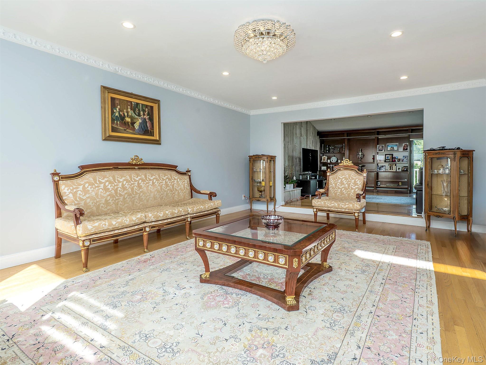 32 Carriage Road, Great Neck, NY 11024