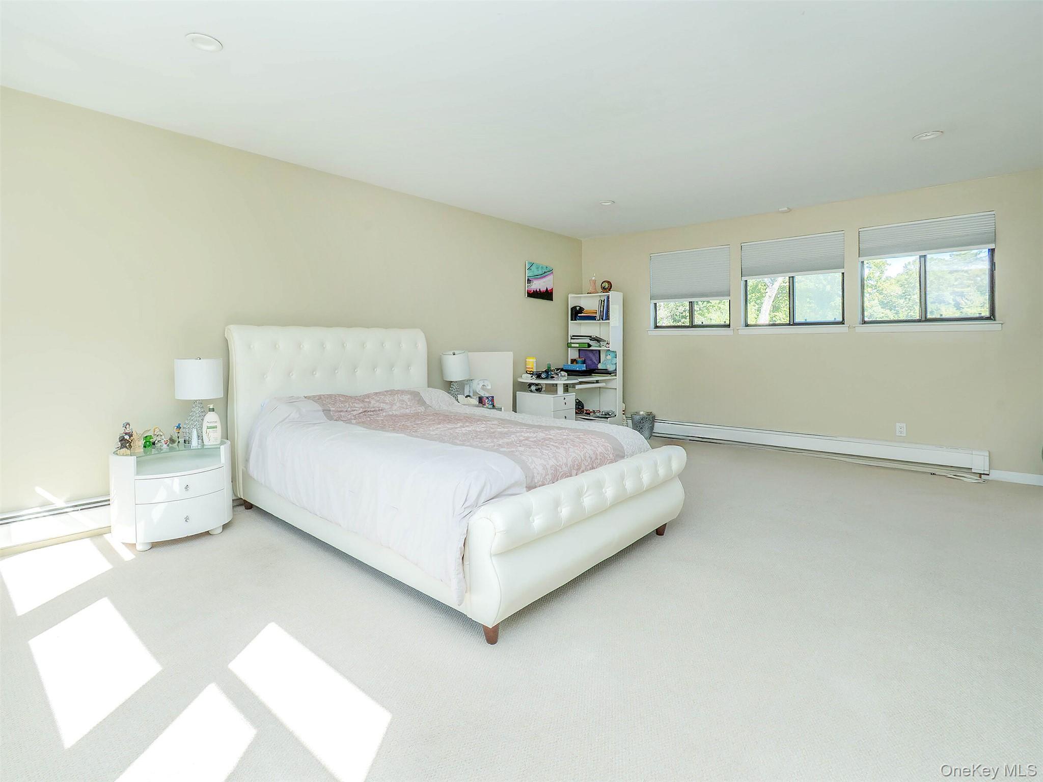 32 Carriage Road, Great Neck, NY 11024