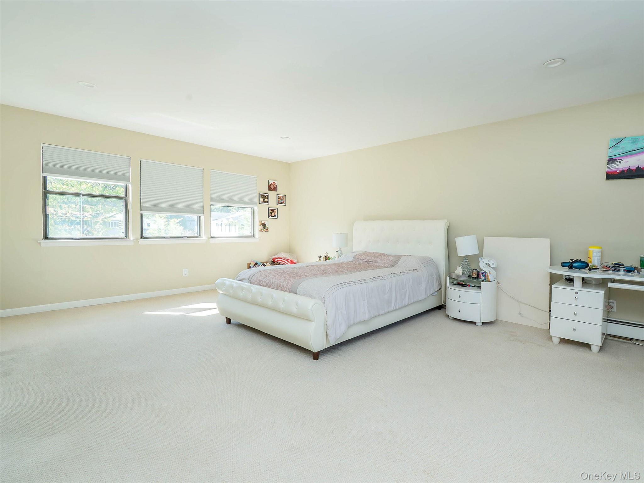 32 Carriage Road, Great Neck, NY 11024