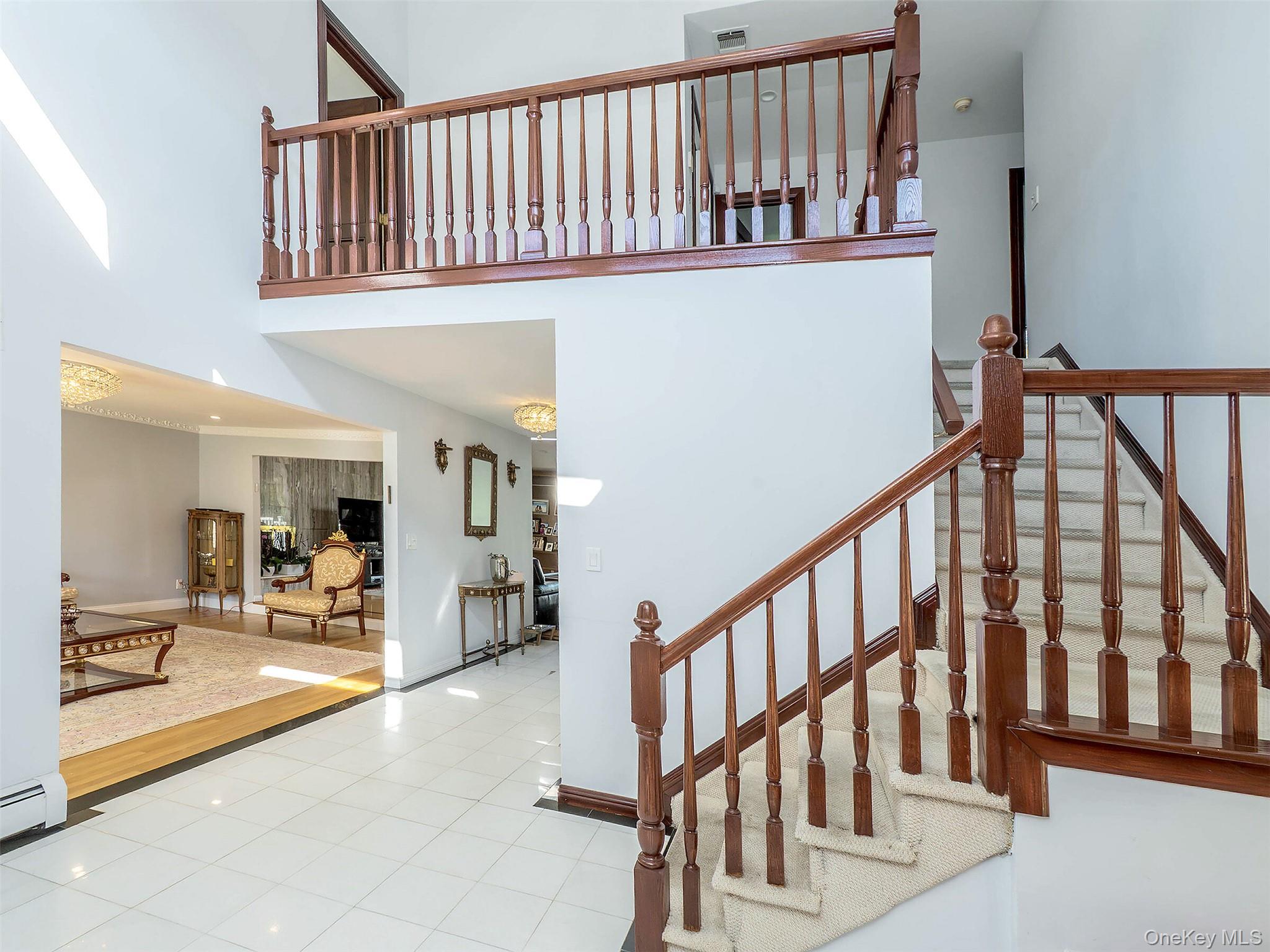 32 Carriage Road, Great Neck, NY 11024