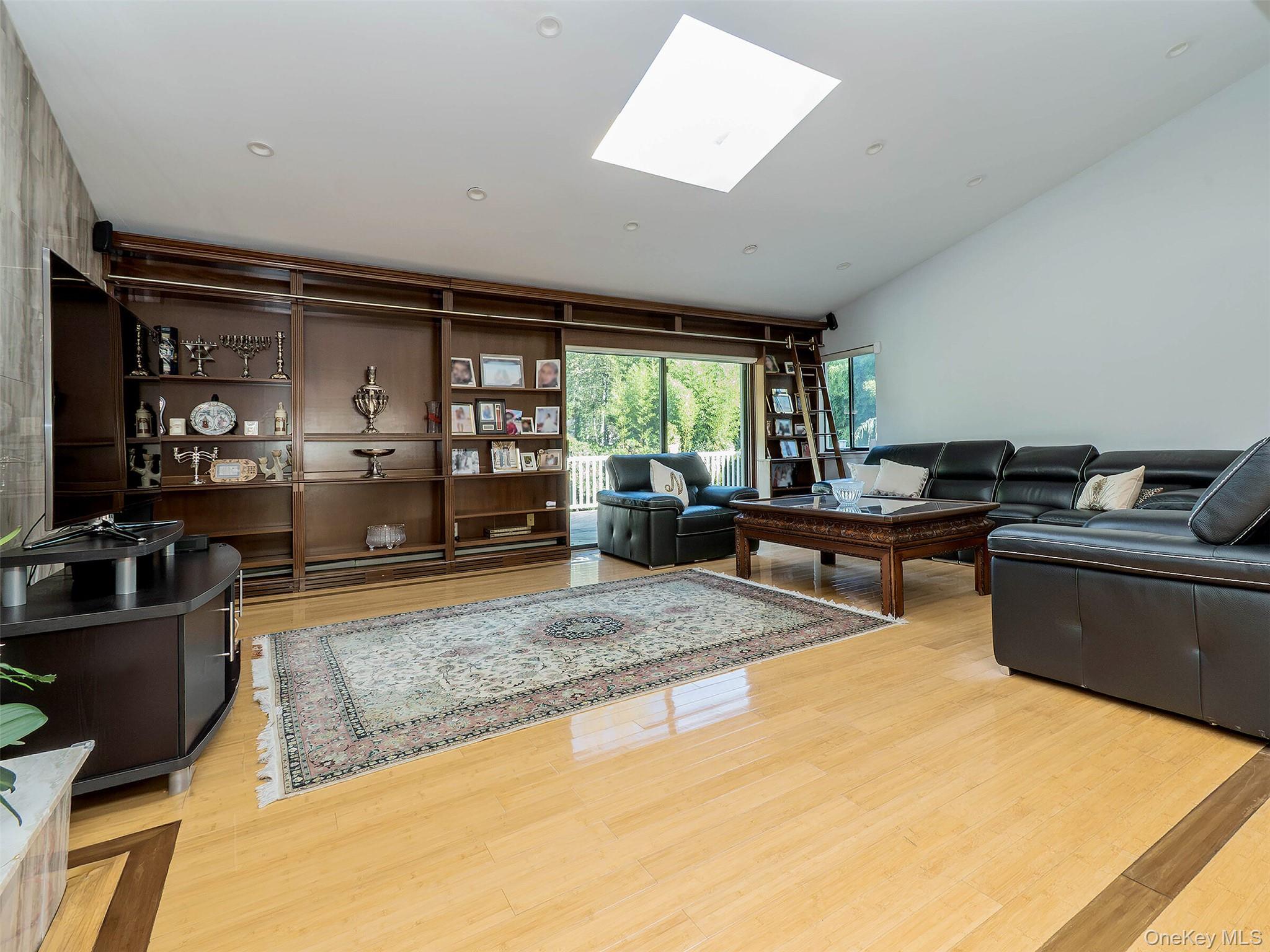 32 Carriage Road, Great Neck, NY 11024