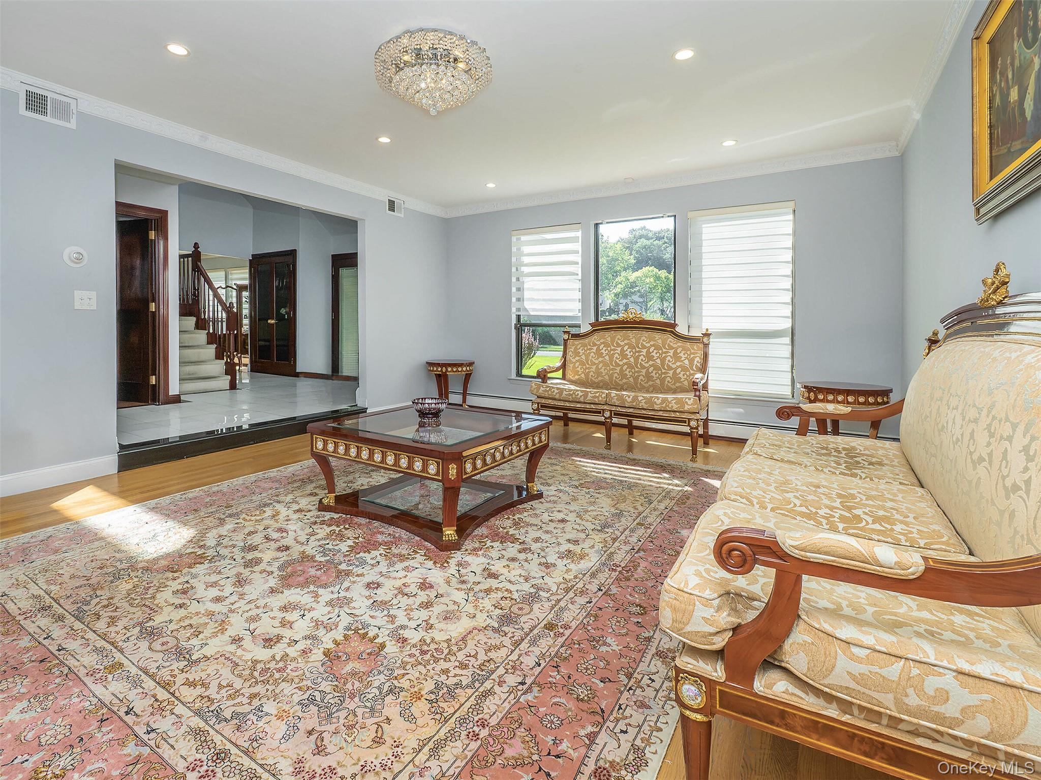 32 Carriage Road, Great Neck, NY 11024