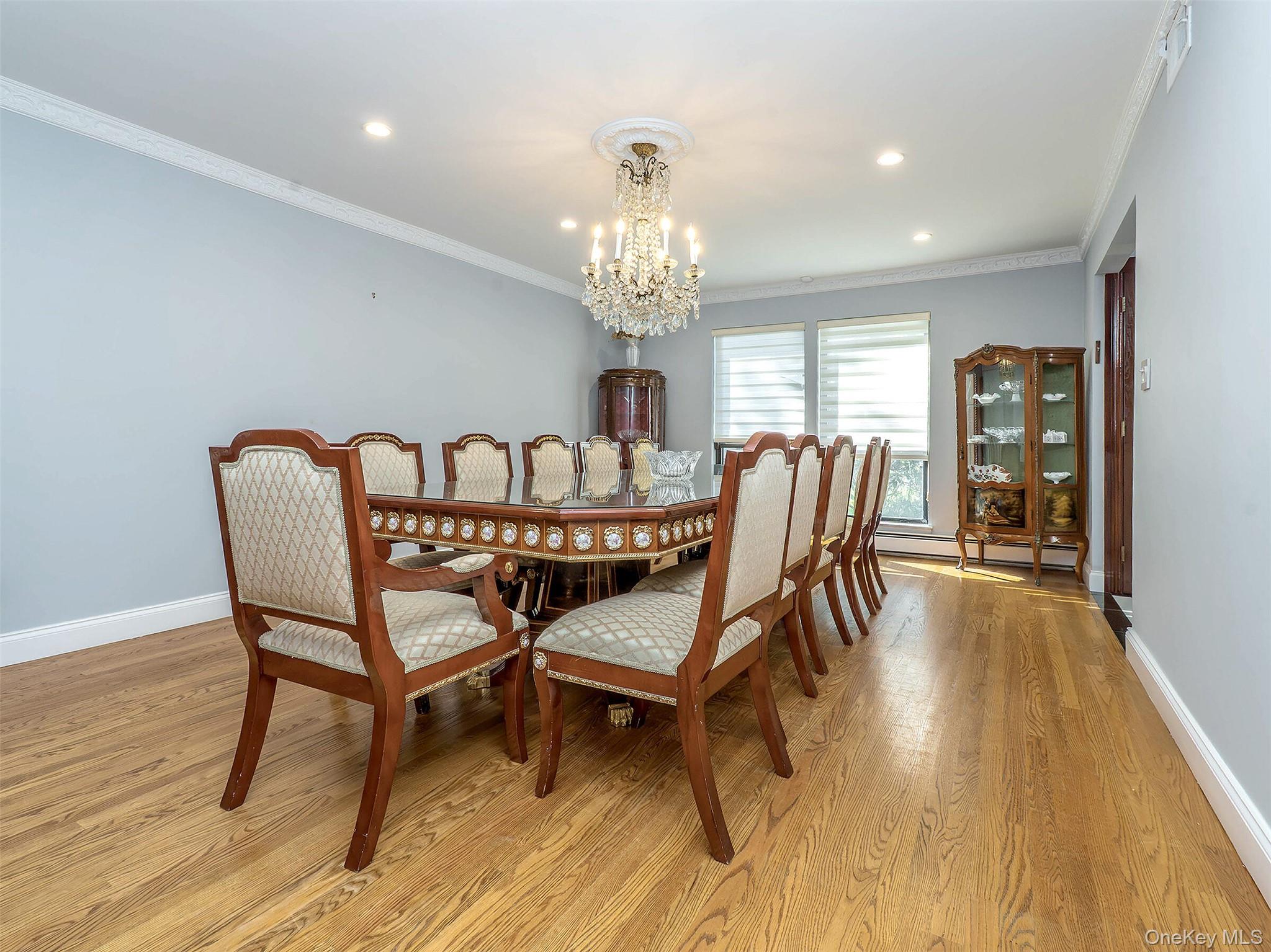 32 Carriage Road, Great Neck, NY 11024