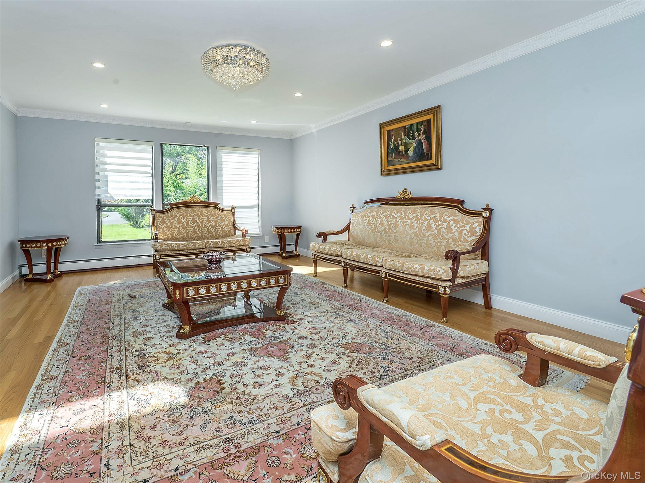 32 Carriage Road, Great Neck, NY 11024