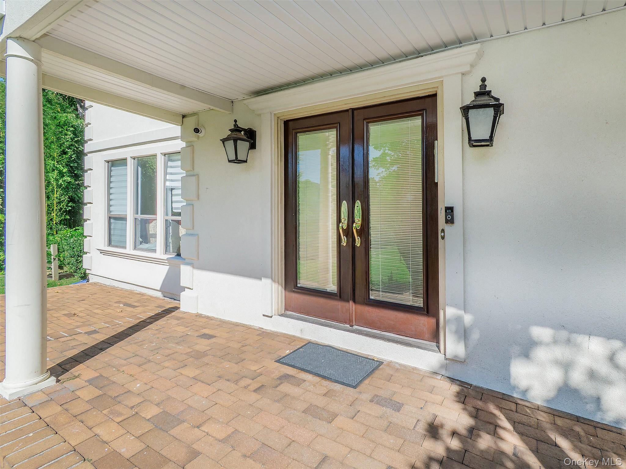 32 Carriage Road, Great Neck, NY 11024