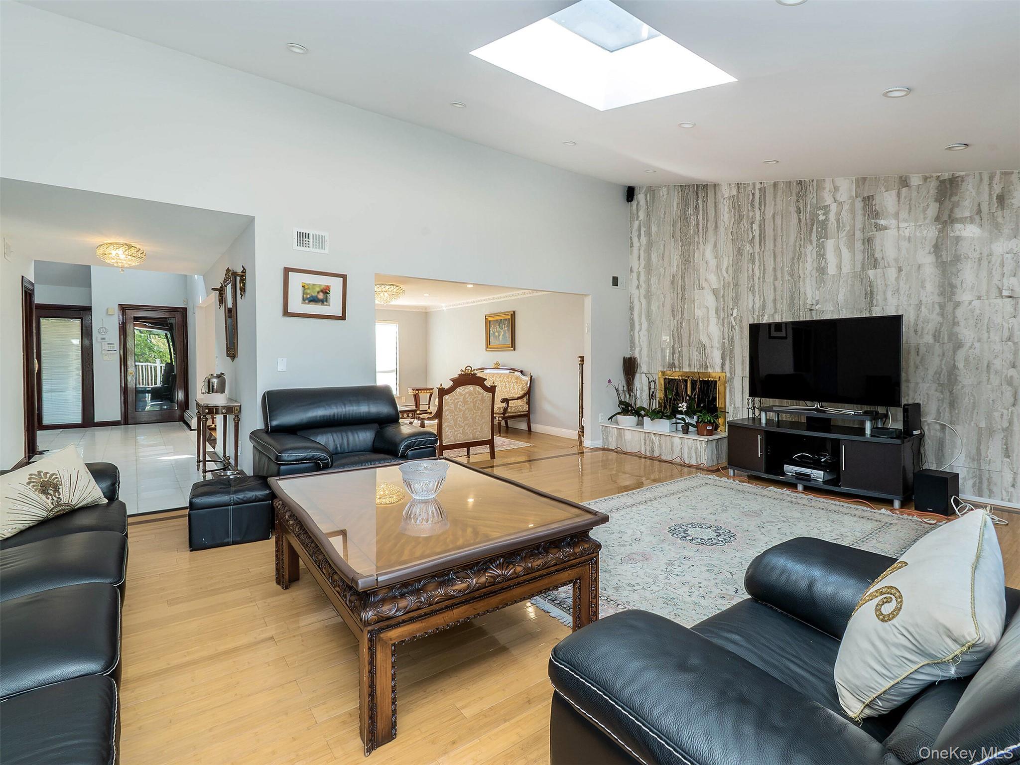 32 Carriage Road, Great Neck, NY 11024